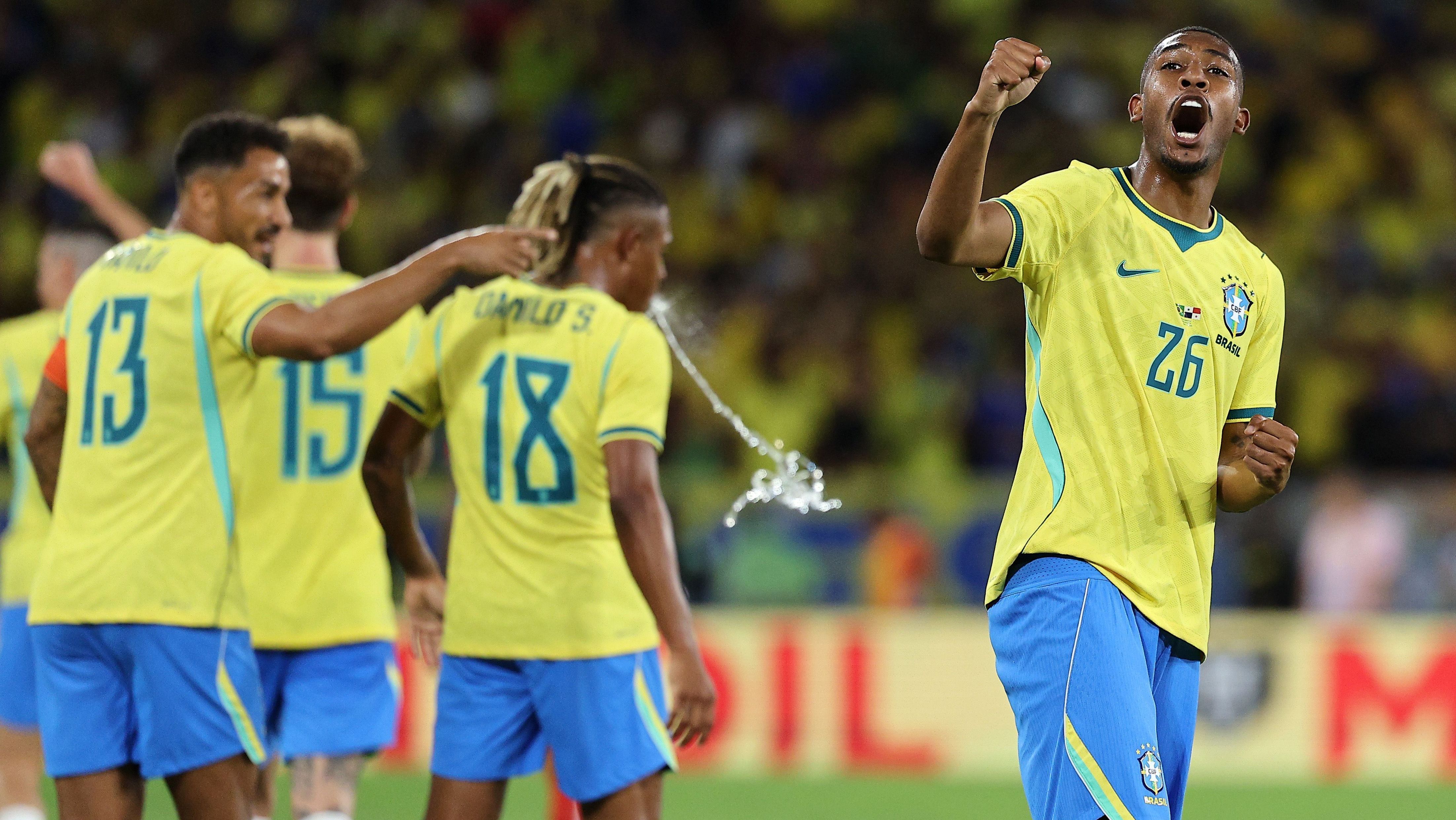Rayan, atacante da Seleção Brasileira, celebrando seu gol contra o Panamá