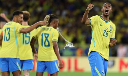 Rayan, atacante da Seleção Brasileira, celebrando seu gol contra o Panamá