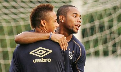 Neymar e Robinho em treino do Santos em 2010
