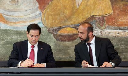 Secretário de Estado dos EUA, Marco Rubio, e o ministro das Relações Exteriores da Armênia, Ararat Mirzoyan