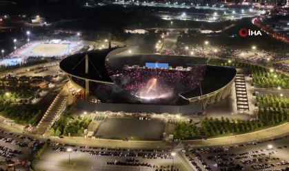 Imagens de drone do estádio e da multidão no show do rapper americano Kanye West em Istambul
