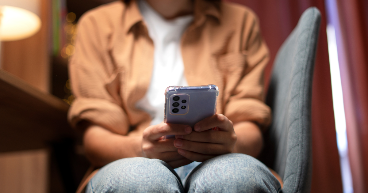 Redes sociais podem aumentar a solidão em adultos, aponta estudo
