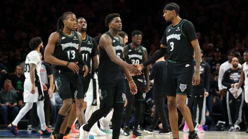 Wolves empataram a série contra os Spurs