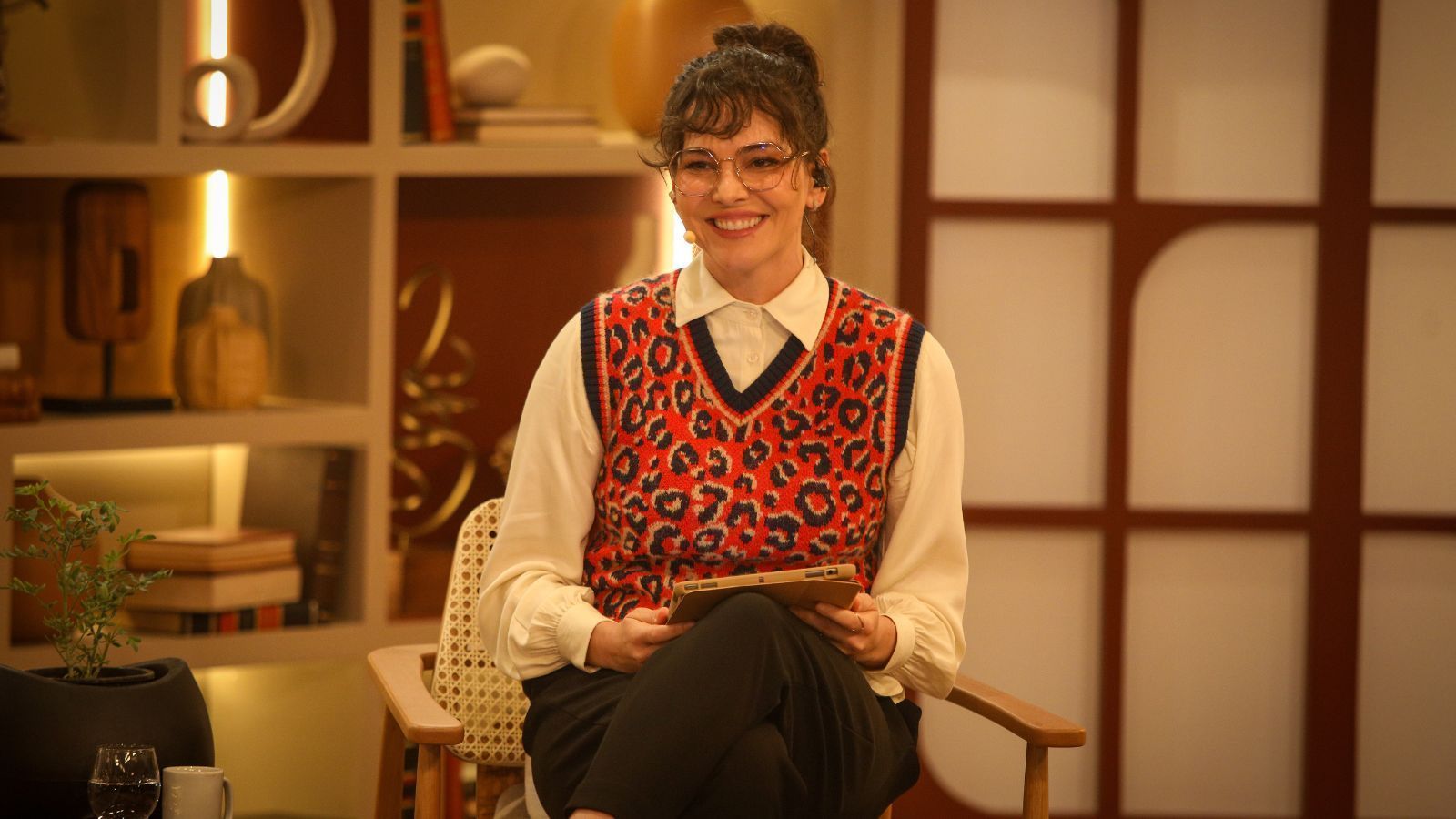 Tainá Müller está no comando do "Café Filosófico"