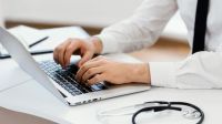 Ferramenta de IA vira aliada para médicos em tratamento contra bipolaridade