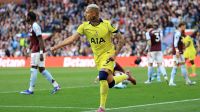 Richarlison marca, Tottenham vence Aston Villa e deixa Z3 do Inglês