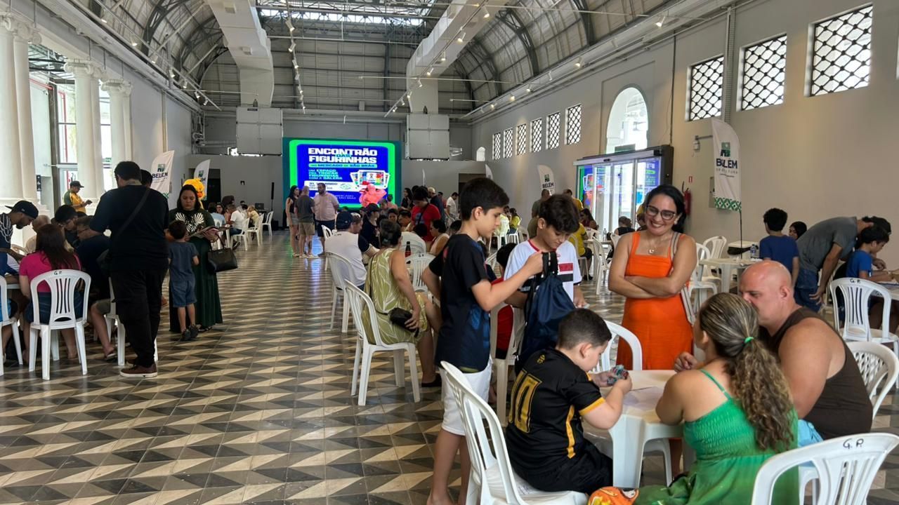 Troca de figurinhas em Belém • Tayana Narcisa/CNN