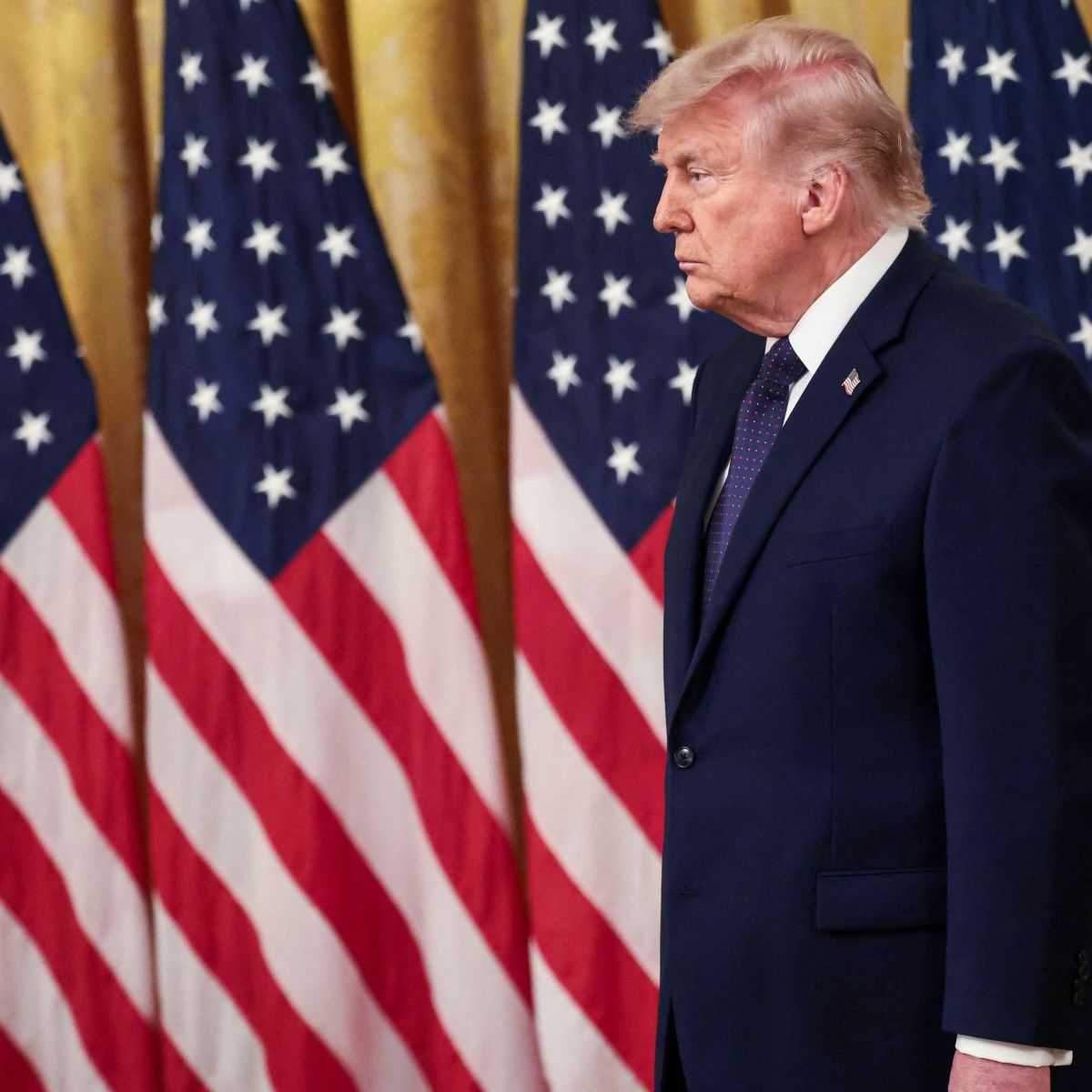 Trump anuncia começo de novas negociações com Irã hoje; petróleo cai