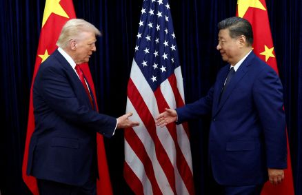Donald Trump e Xi Jinping durante reunião bilateral em Busan, Coreia do Sul, em 30 de outubro de 2025
