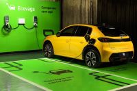 Projeto de lei prevê multa para carro elétrico parado após recarga