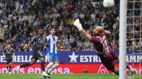 Endrick ensina “passinho do Jamal” a repórter após gol em Lyon x Rennes