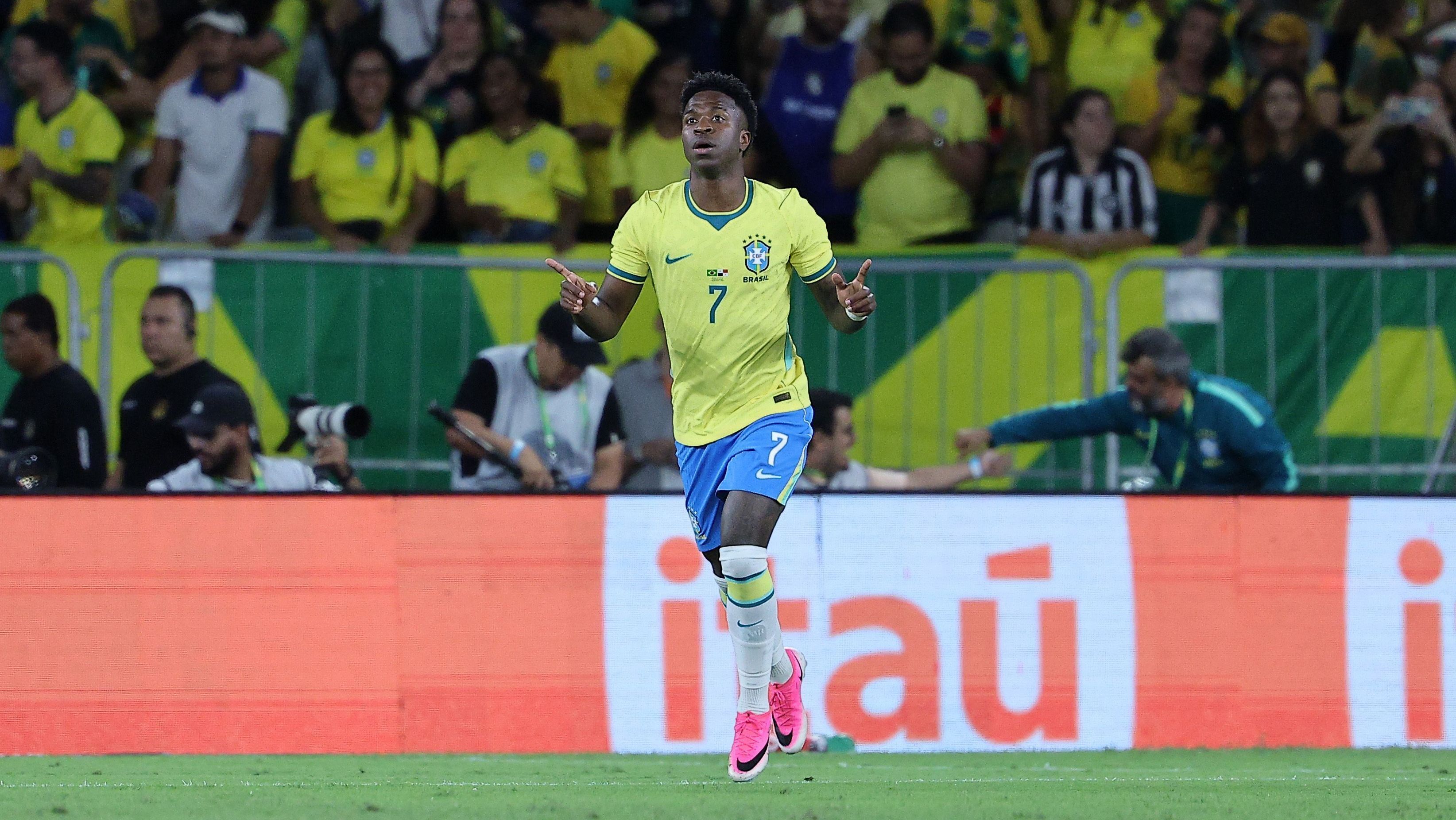 Vini Jr. comemora gol contra o Panamá