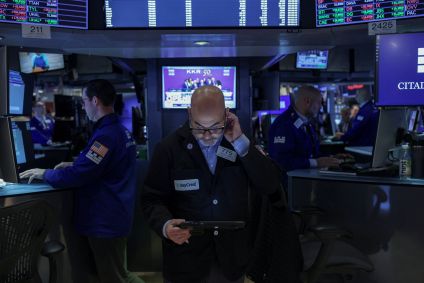 Operadores na bolsa de Nova York em 1º de maio de 2026