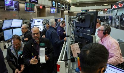 Operadores na bolsa de Nova York em 17 de abril de 2026