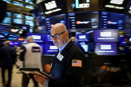 Operadores na bolsa de Nova York em 7 de maio de 2026