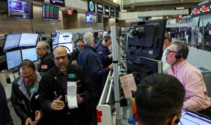 Operadores na bolsa de Nova York em 17 de abril de 2026
