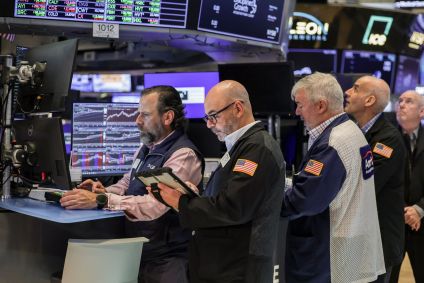 Operadores na bolsa de Nova York em 27 de maio de 2026
