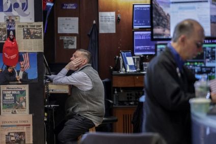 Operadores na bolsa de Nova York em 15 de maio de 2026