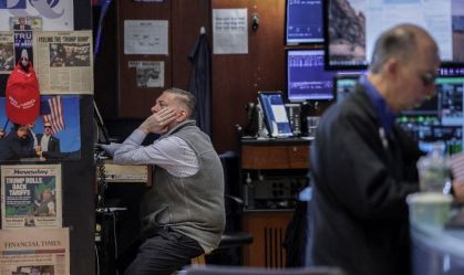 Operadores na bolsa de Nova York em 15 de maio de 2026
