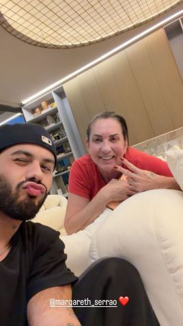 Cantor compartilha foto com a ex-sogra • Instagram/Zé Felipe