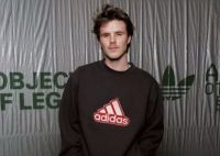 Filho de David e Victoria Beckham lança nova música sobre altos e baixos