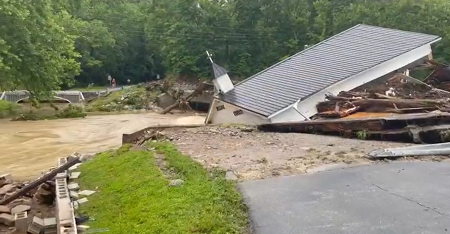 Vídeo mostra danos à Million Church, em Richmond, Kentucky, após as inundações deste sábado (27)