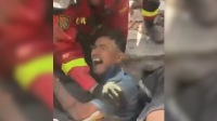 VÍDEO: Homem é resgatado emocionado em meio aos escombros na Venezuela