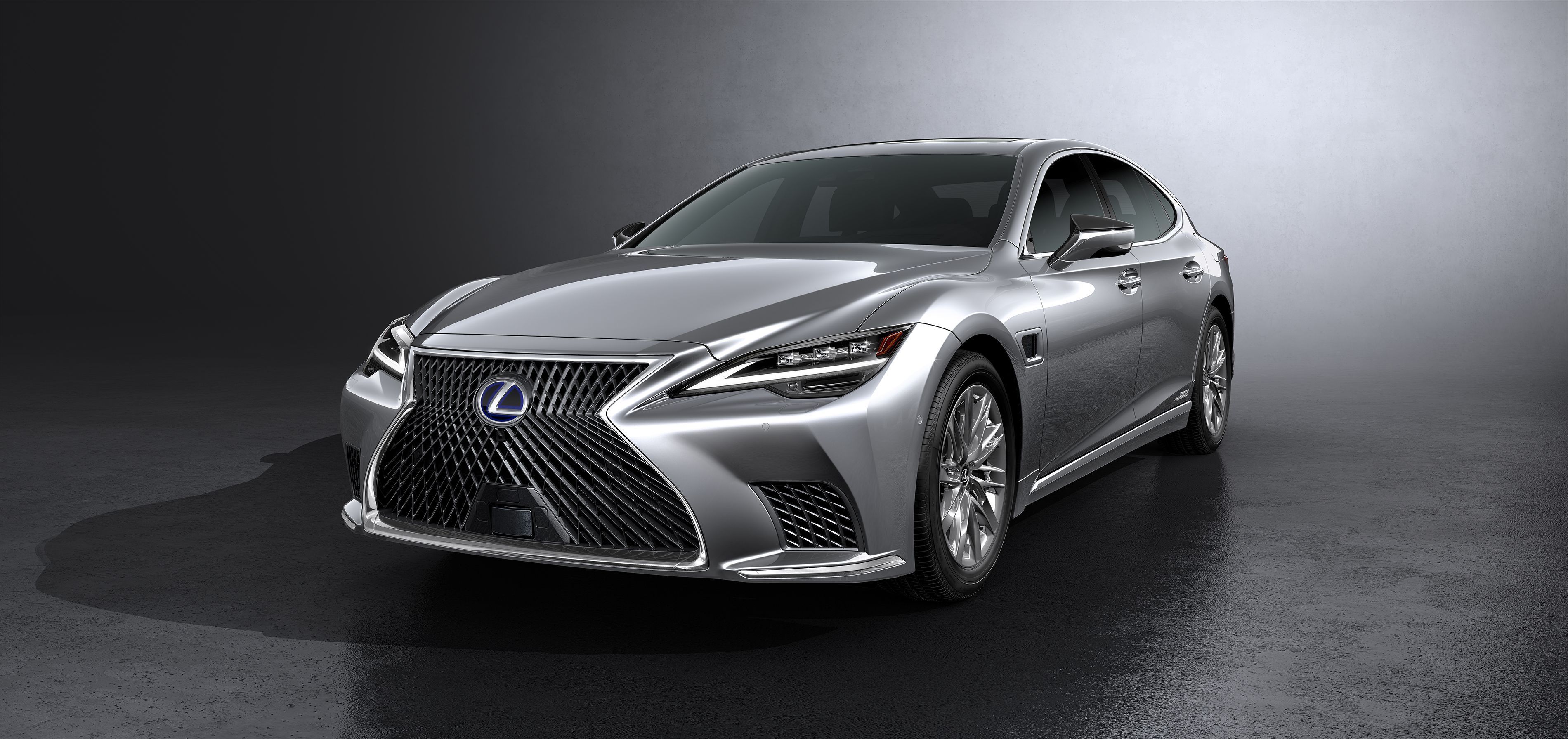 Lexus LS 500h • Divulgação / Lexus
