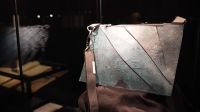 Bolsa feita de T-rex pode passar de R$ 3 milhões em leilão de Paris