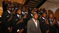 RD Congo chama atenção com look aos chegar nos EUA para a Copa