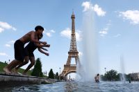 Torre Eiffel fecha mais cedo devido ao calor extremo em Paris