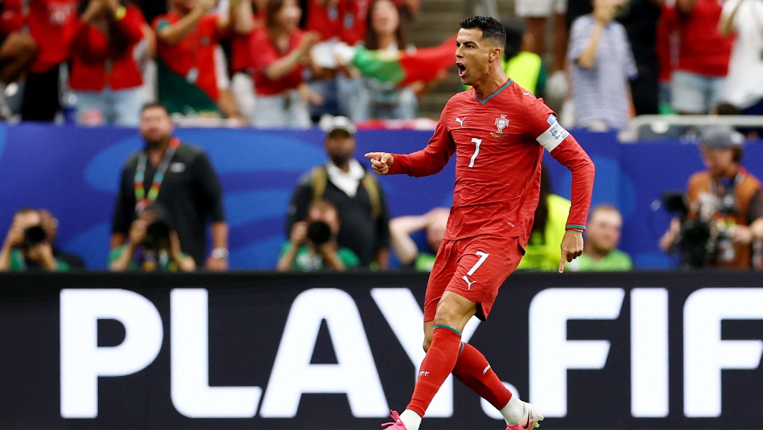 Cristiano Ronaldo comemora gol marcada pela seleção de Portugal contra o Uzbequistão pela Copa do Mundo de 2026
