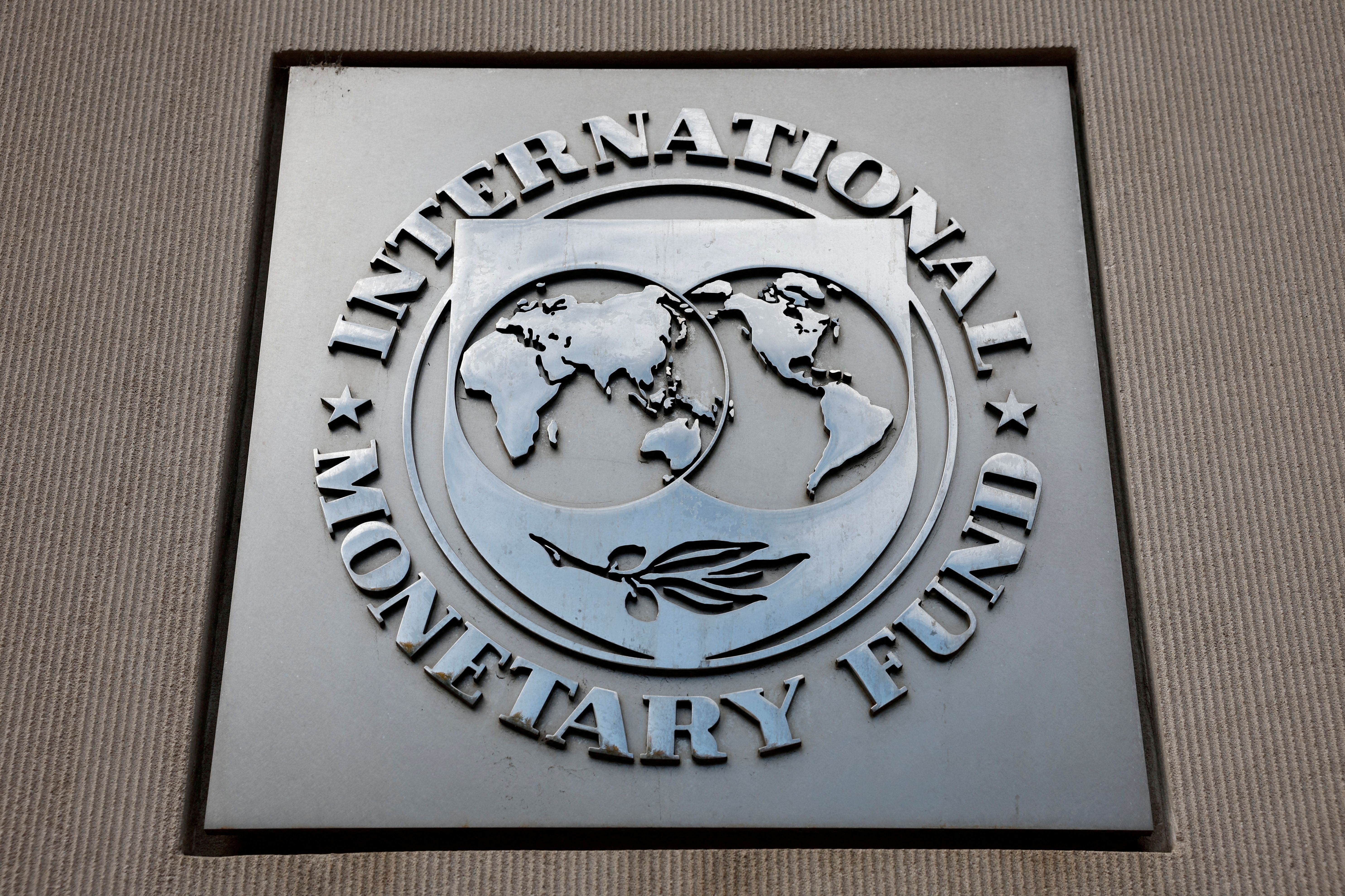 Logo do Fundo Monetário Internacional em sua sede, em Washington