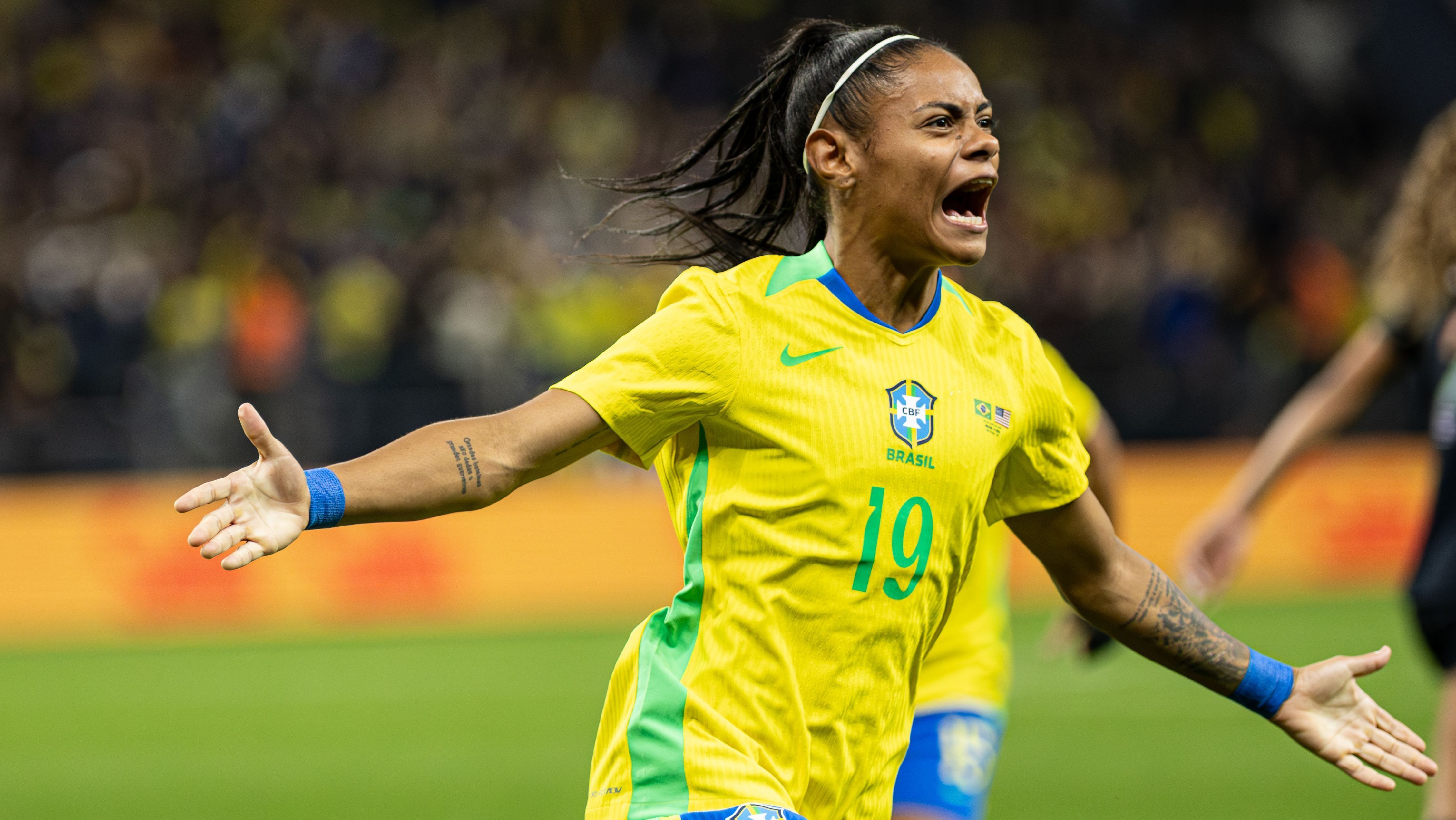 Tainá Maranhão, atacante do Brasil, comemorando o gol marcado sobre os Estados Unidos