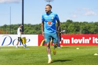 Neymar volta a treinar com elenco e aumenta expectativa por retorno