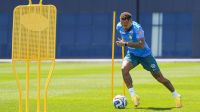 Neymar treina com bola e aumenta expectativas de retorno contra a Escócia