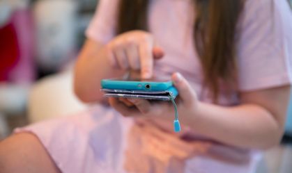 Imagem de destaque do post: Proibição de celular na escola tem efeito surpreendente, diz estudo