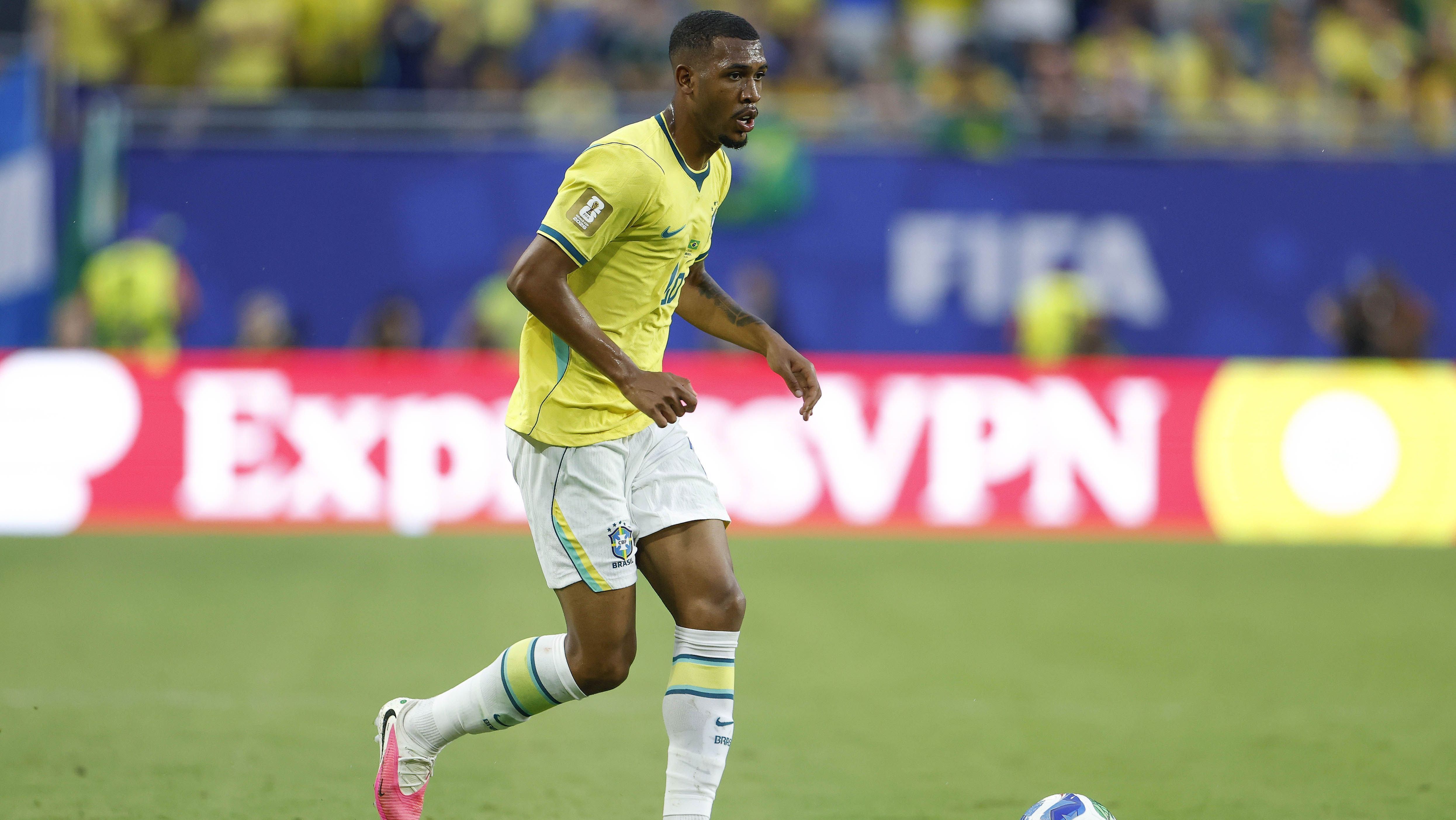 Rayan, atacante do Bournemouth e da Seleção Brasileira, em ação na Copa do Mundo