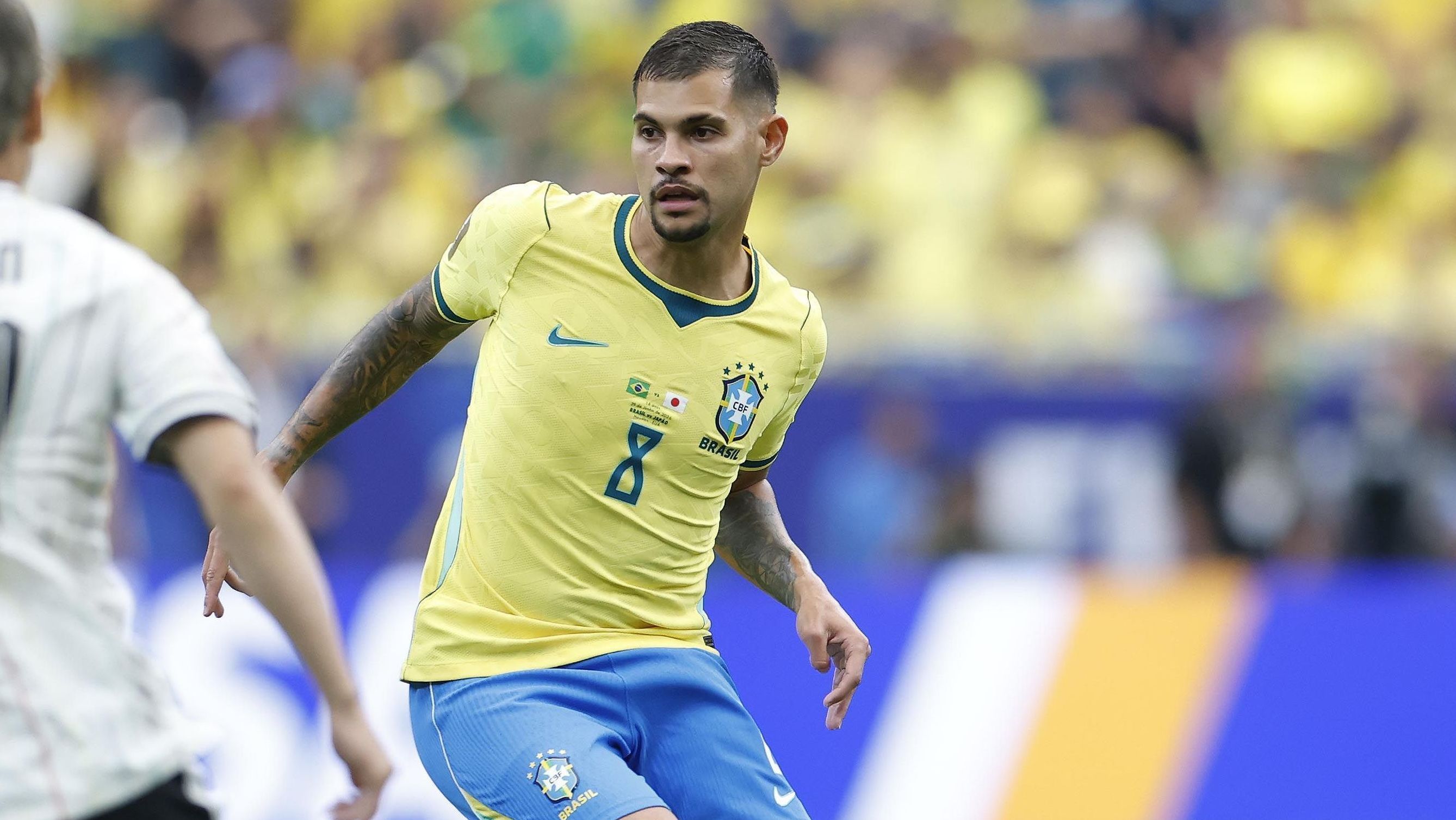 Bruno Guimarães durante Brasil x Japão pela Copa do Mundo