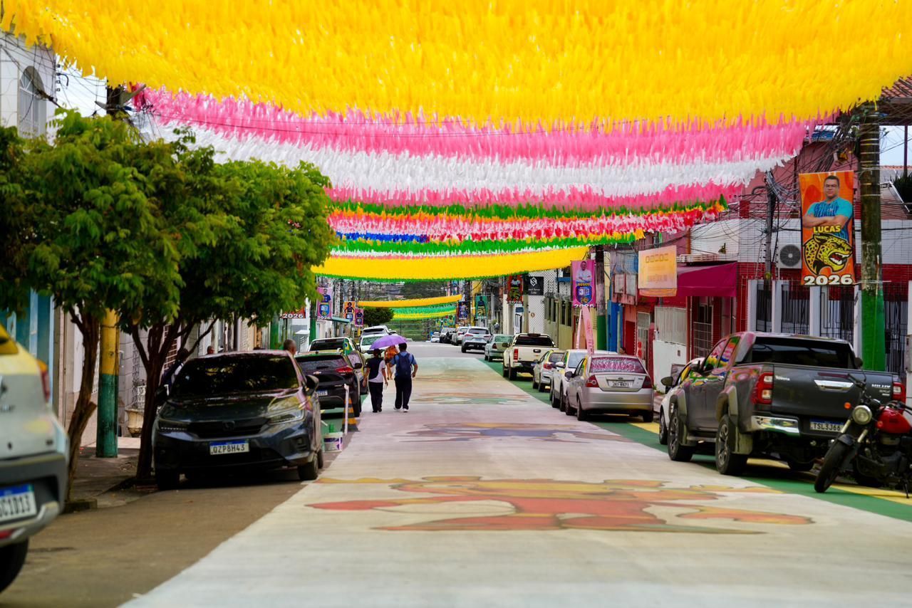 Rua pintada em Manaus • Carlos Oliveira / Semcom