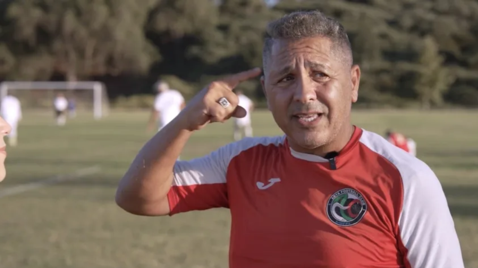 Ramin Ghashghaei, do Arya Football Club, em Moorpark, no Vale de San Fernando • Rory Ward/CNN