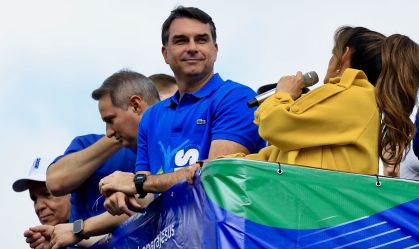 Flavio Bolsonaro durante a 34ª Marcha para Jesus na cidade de São Paulo