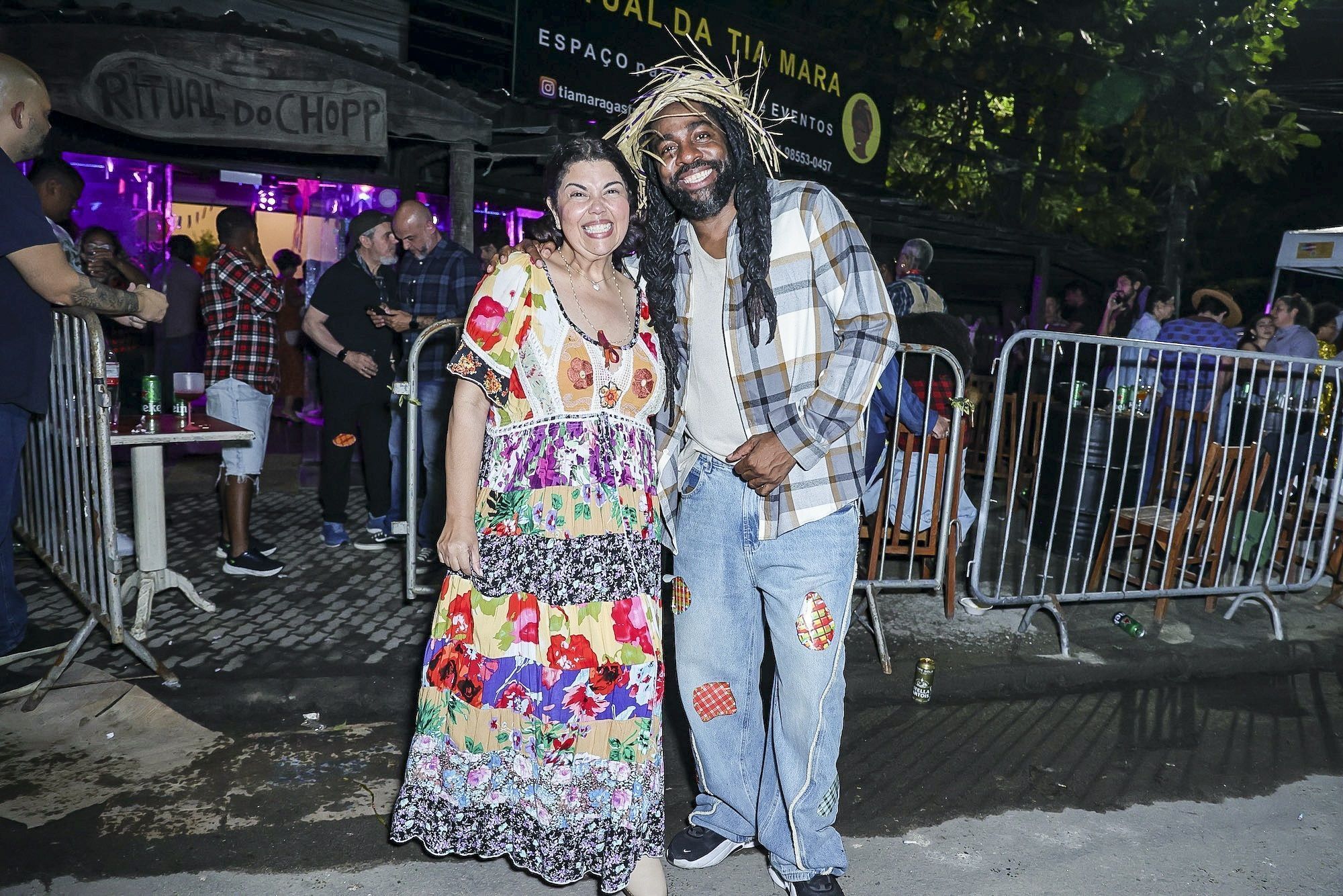 Elenco A Nobreza do Amor se reúne em festa no Ritual do Chopp