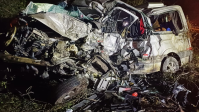 Acidente entre van e caminhão deixa 16 mortos na BR-116, na Bahia