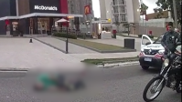 "Não morre, por favor": PM chora após atirar em homem em SP