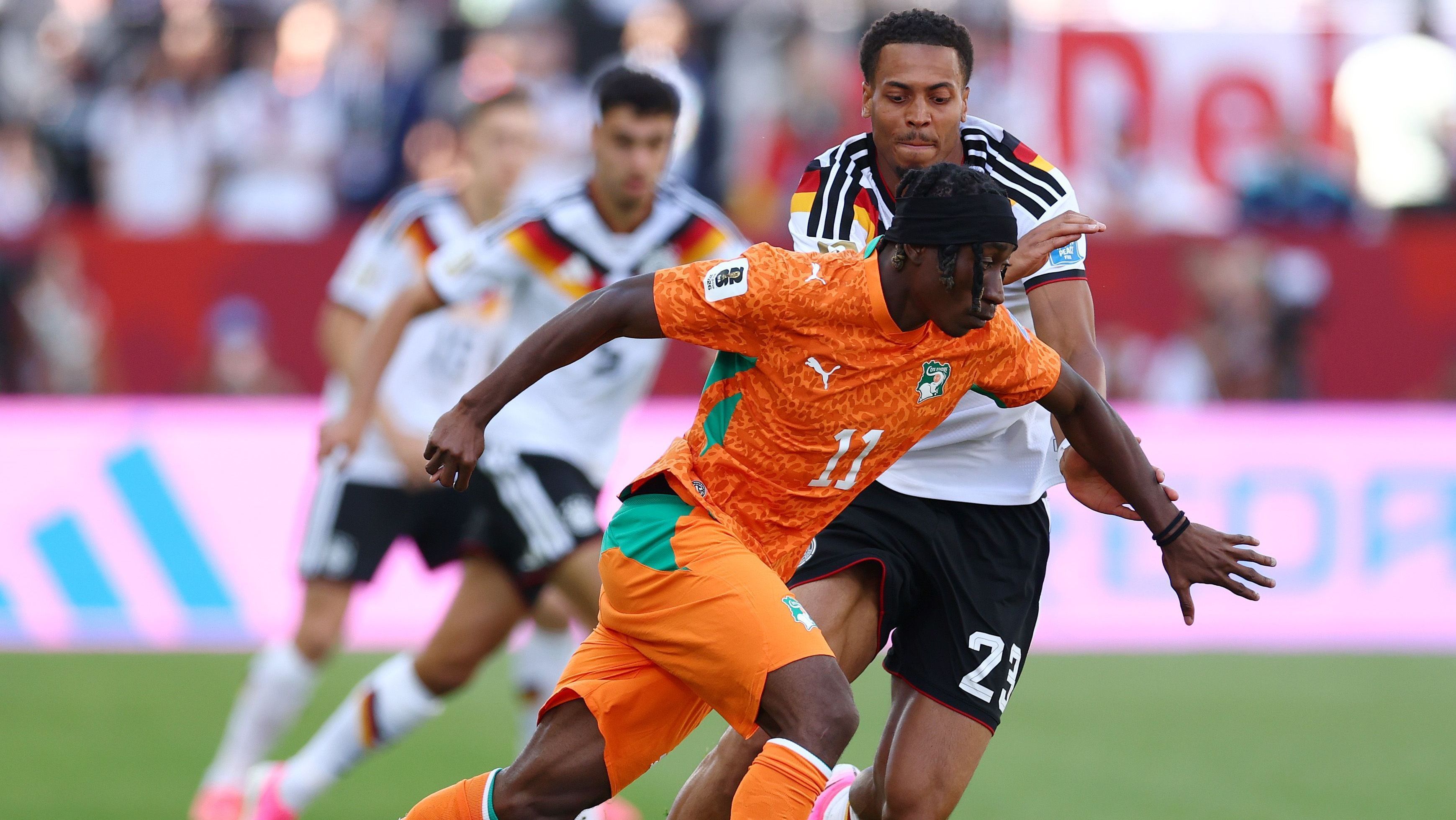 Felix Nmecha e Yan Diomandé no confronto entre Alemanha e Costa do Marfim pela segunda rodada da fase de grupos da Copa do Mundo • Robert Cianflone/Getty Images