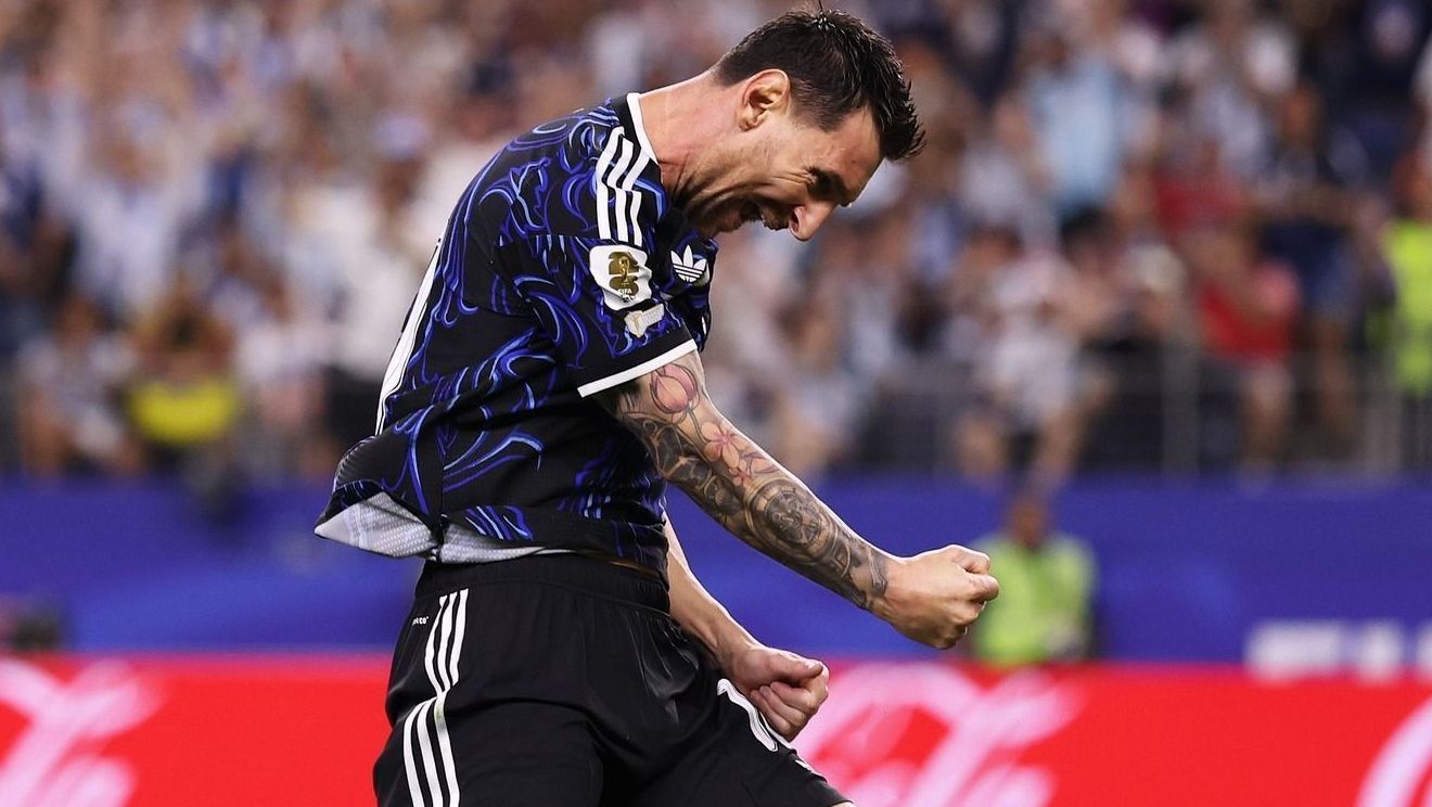 Lionel Messi celebra gol contra a Jordânia