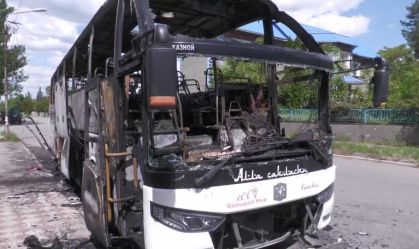 Ataque de drone ating ônibus em área controla pela Rússia na Ucrânia e deixa mortos e feridos