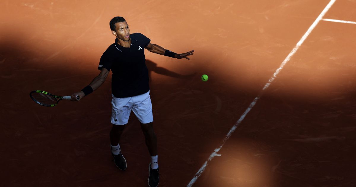 Auger-Aliassime faz história e avança às quartas em Roland Garros