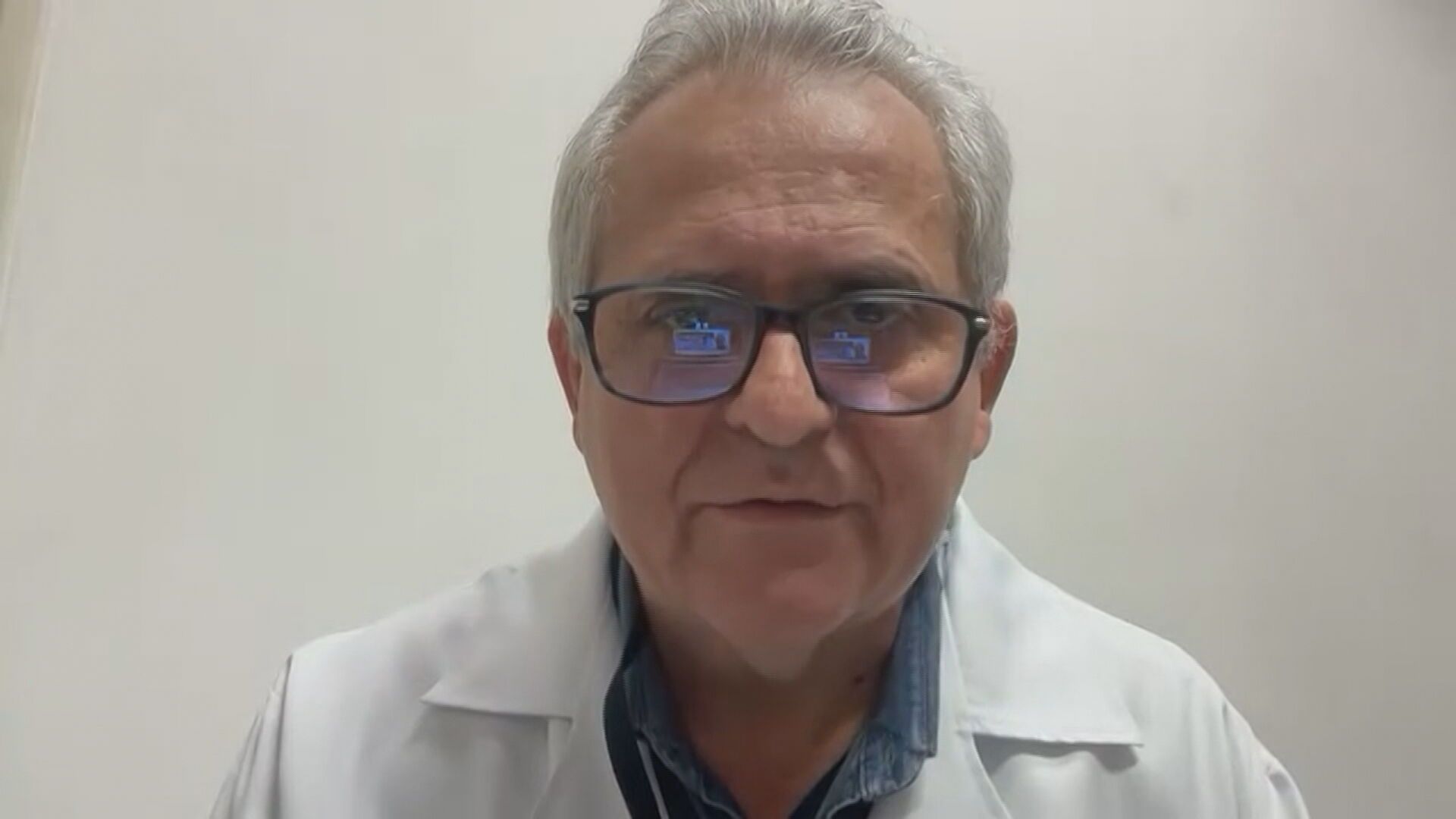 Médico explica riscos de contaminação em água Crystal após determinação da Anvisa